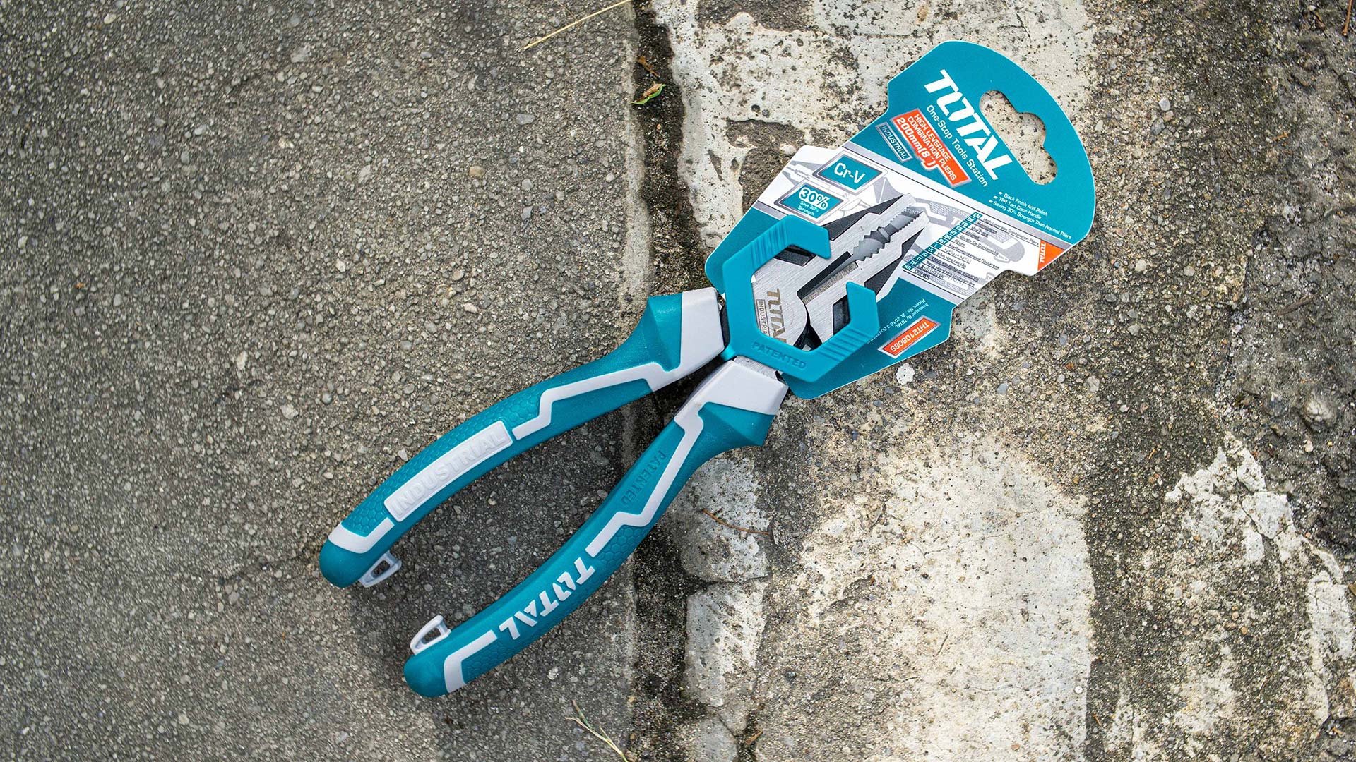 thumbnail image 2 of Total Tools 9-Inch Large High Leverage Combination Pliers With Cutter - THT210906S 2 of 6